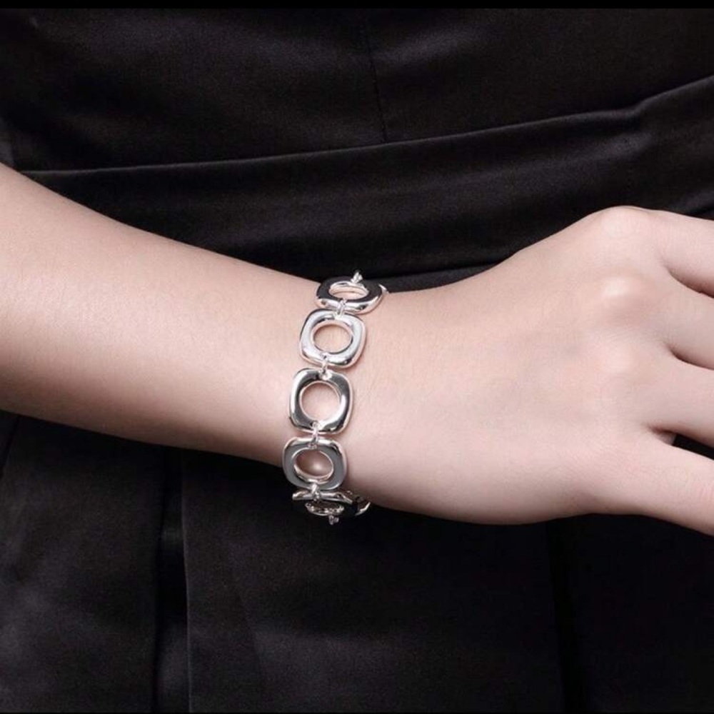 Elegant Silver Plated Link Toggle Bracelet - Picture 2 of 5
